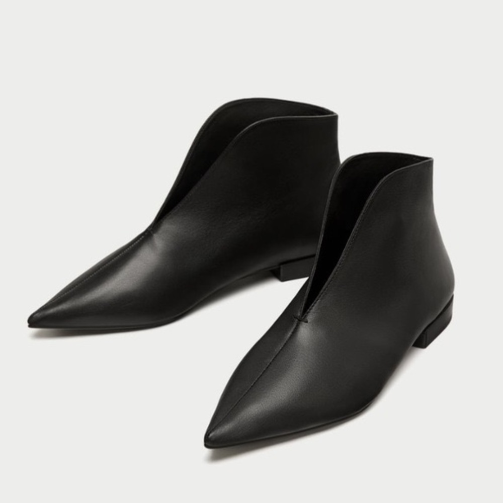 NWT Zara Flat Ankle Boots with V-Vamp & Box